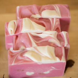 This soap is for those who like florals with earthy undertones. It balances feminine and masculine aroma to perfection with rose absolute and sandalwood among its essential oil blend.