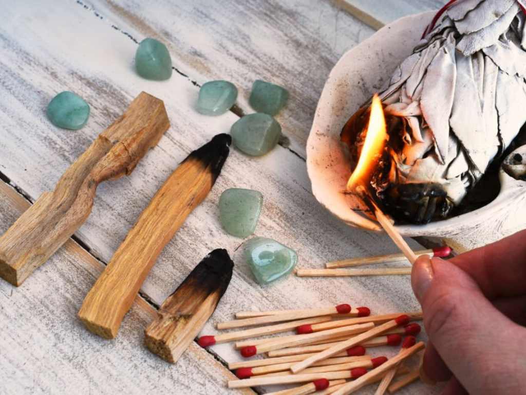 Incense and Palo Santo: why are they our allies to clean spaces?