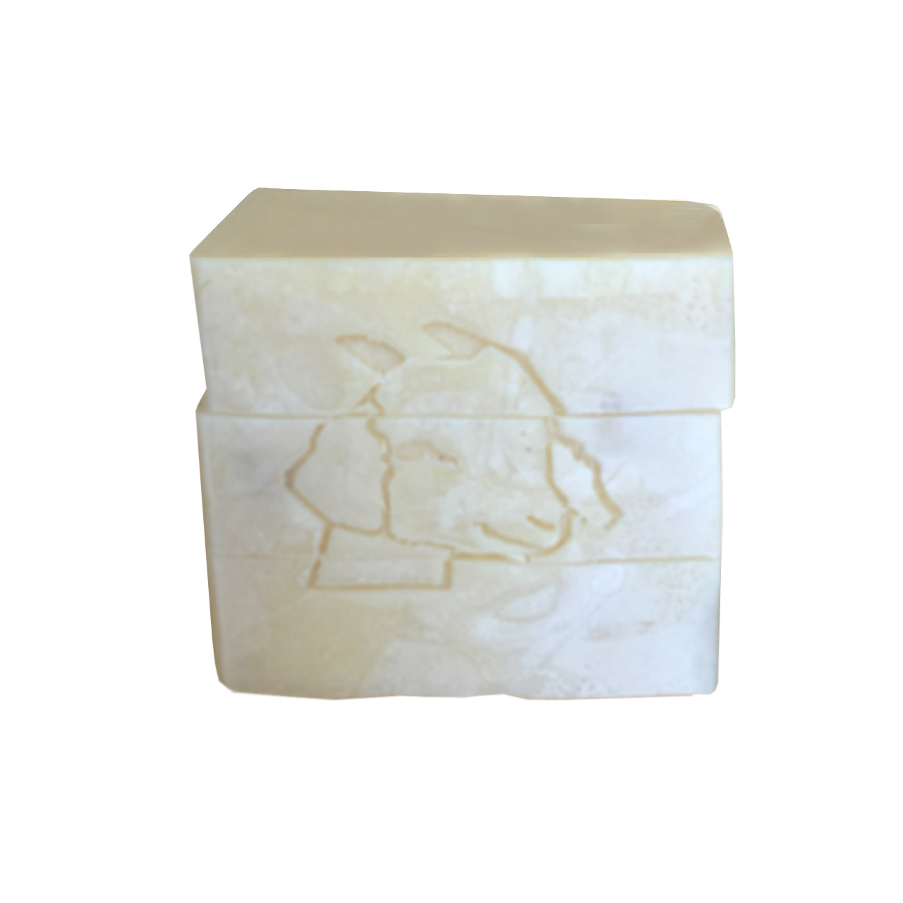 This soap is soothing and transports you into a space of calm, awakening within you. Lavender essential oil is known for its ancestral properties, especially those that gently lift the mind and emotions.