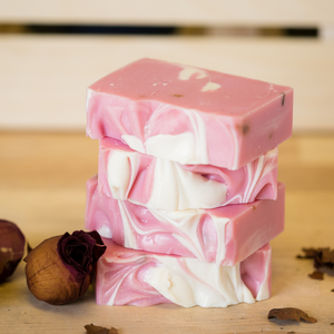This soap is for those who like florals with earthy undertones. It balances feminine and masculine aroma to perfection with rose absolute and sandalwood among its essential oil blend.