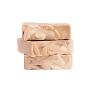 This soap is a unique combination of aromas suitable for anyone, with notes of orange, bergamot, clove, midnight orchid, musk, leather, oak cask, and patchouli. It's perfect for anyone, especially those who love Kentucky Bourbon. 