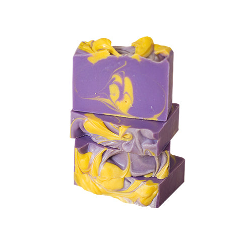 Guru Rinpoche radiates an earthy yet bright and uplifting aroma. You'll experience the combination of clove, lavender, patchouli, and lemongrass with every particle of your being. 